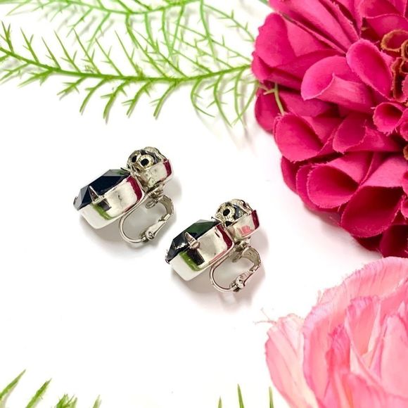 VINTAGE⚜️VOGUE Black Faceted Crystal Clip Earrings - Picture 7 of 10